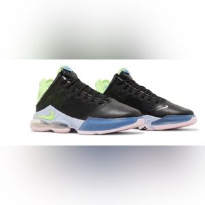 Nike Men's Black and Green Sneakers